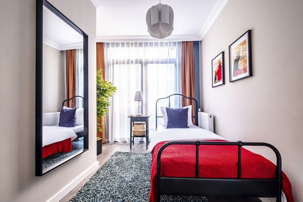 undefined Central Flat With Sleek Interior in Sisli 7