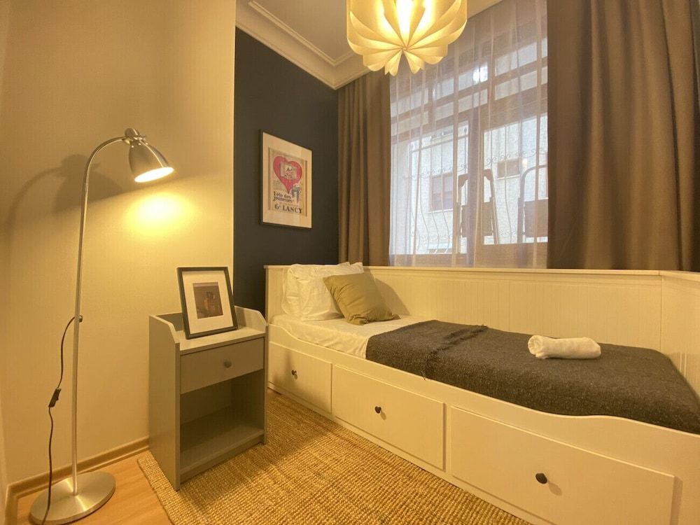 undefined Colourful House in Kad k y 9