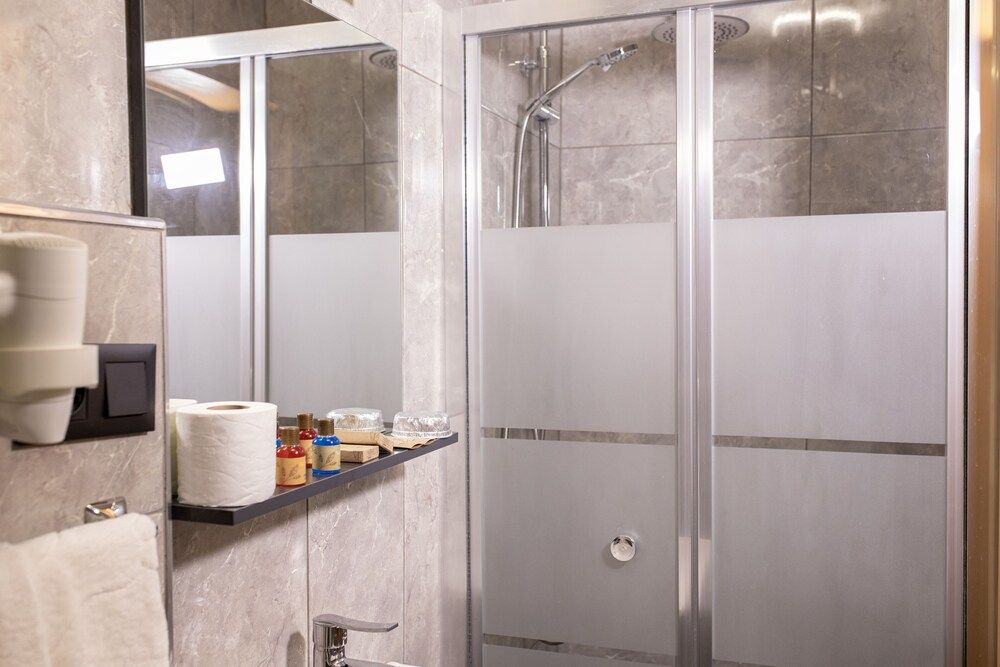 My World Otel Carsi Standard Triple Room 6