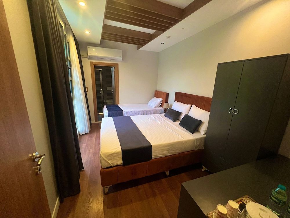 Deluxe Suite, Multiple Beds, Non Smoking
