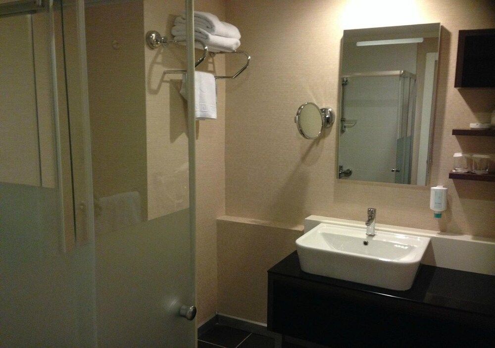 Flora Apartments by Sevent Business Suite 13