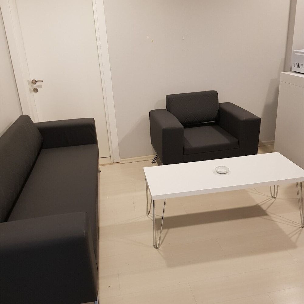 Flora Apartments by Sevent Business Suite 9