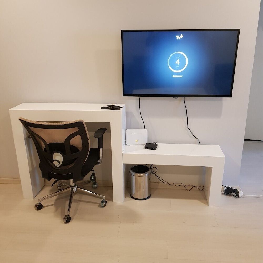 Flora Apartments by Sevent Business Suite 10