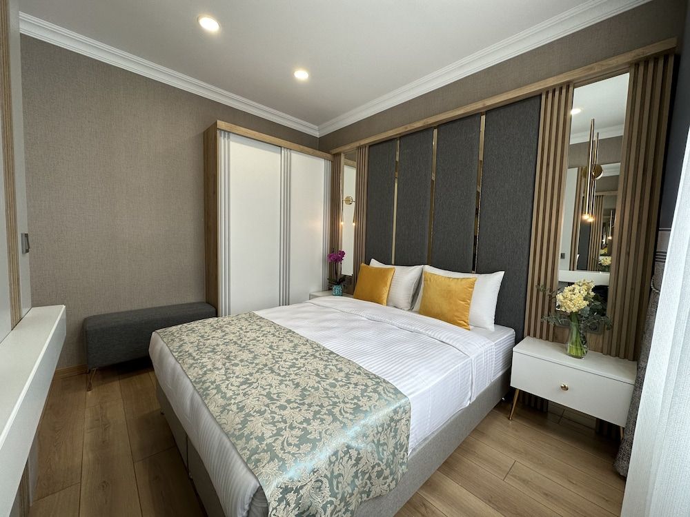 undefined H&L Suites 10