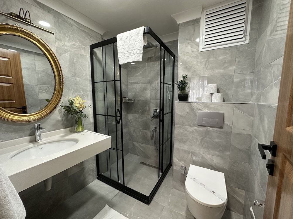 undefined H&L Suites 7