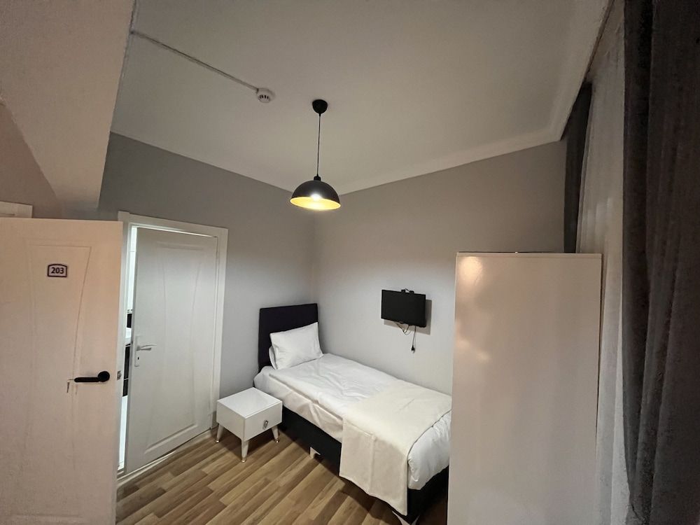 Triple Room, Asparagus 203