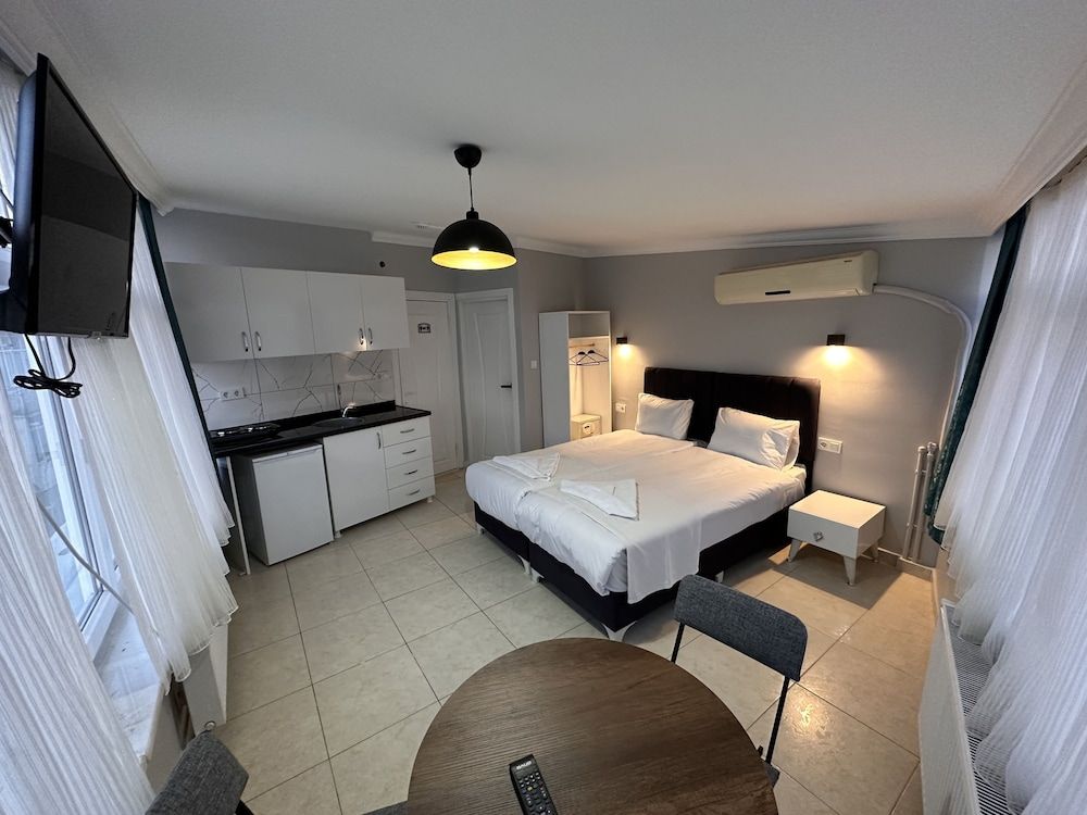 Asparagus Hotel Suits Old City Studio Suite 3