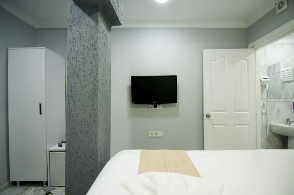 Istanbul Palace Hotel Economy Double Room without Window 19