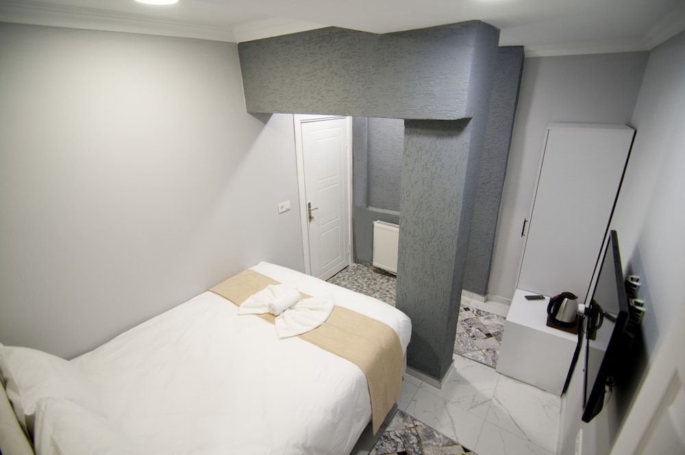 Istanbul Palace Hotel Economy Double Room without Window 11