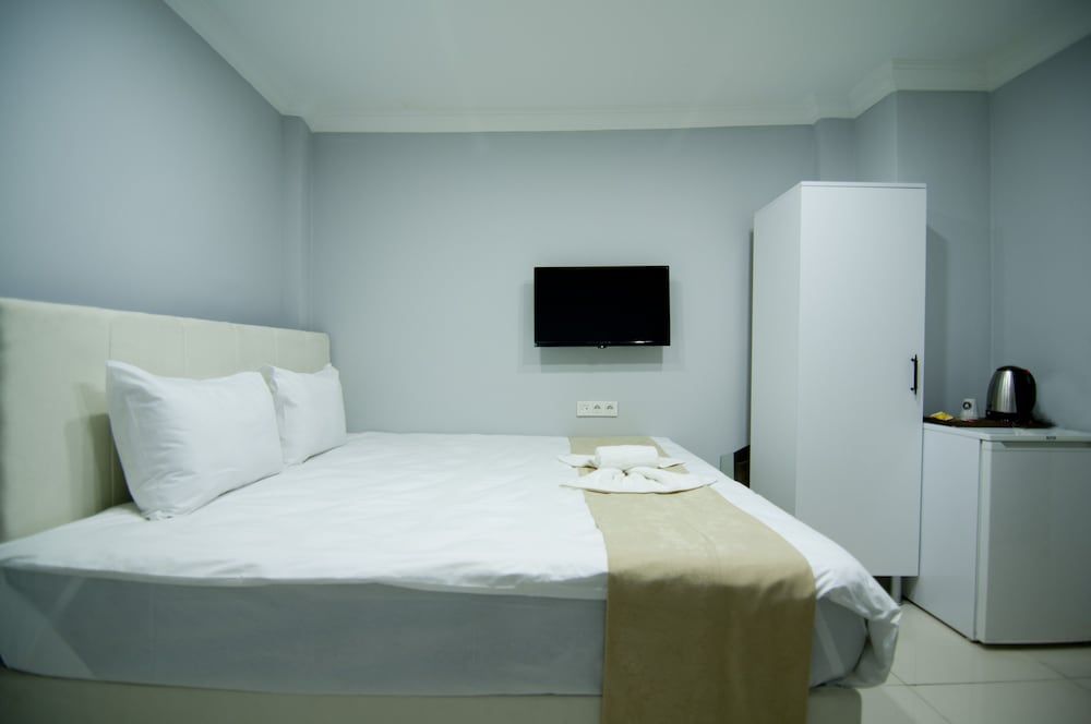 Istanbul Palace Hotel Economy Double Room without Window 2