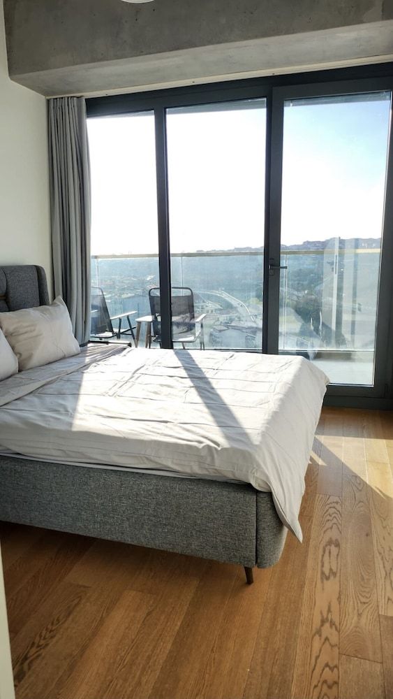 undefined Modern 2Bed Condo in Luxurious Building 6