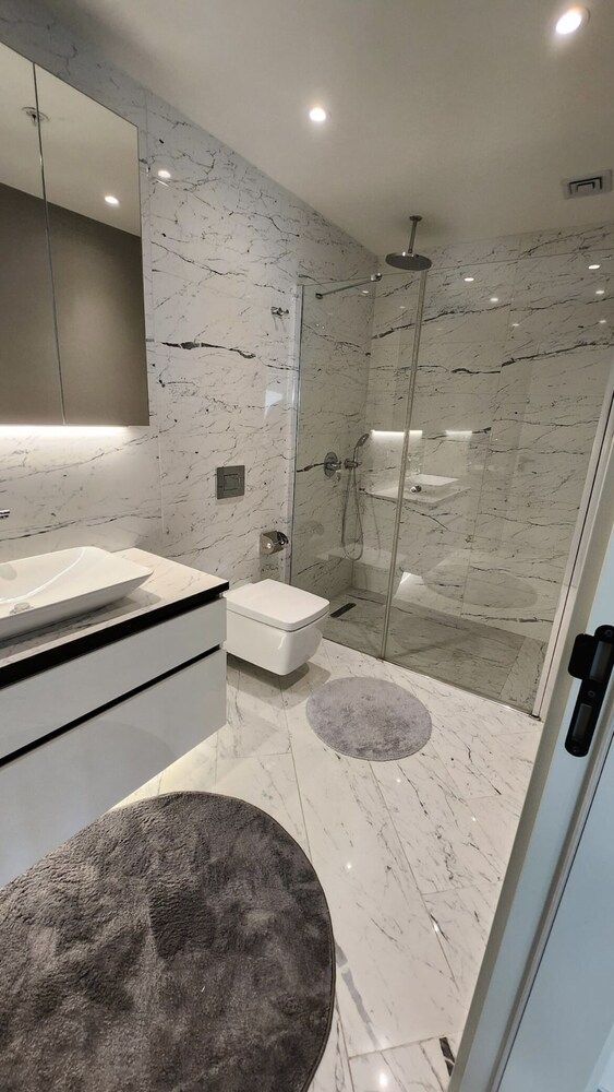 undefined Modern 2Bed Condo in Luxurious Building 10