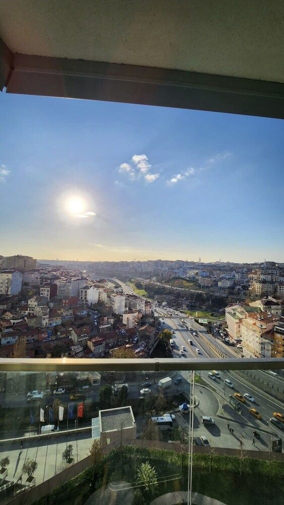 Modern 2Bed Condo in Luxurious Building Apartment 5