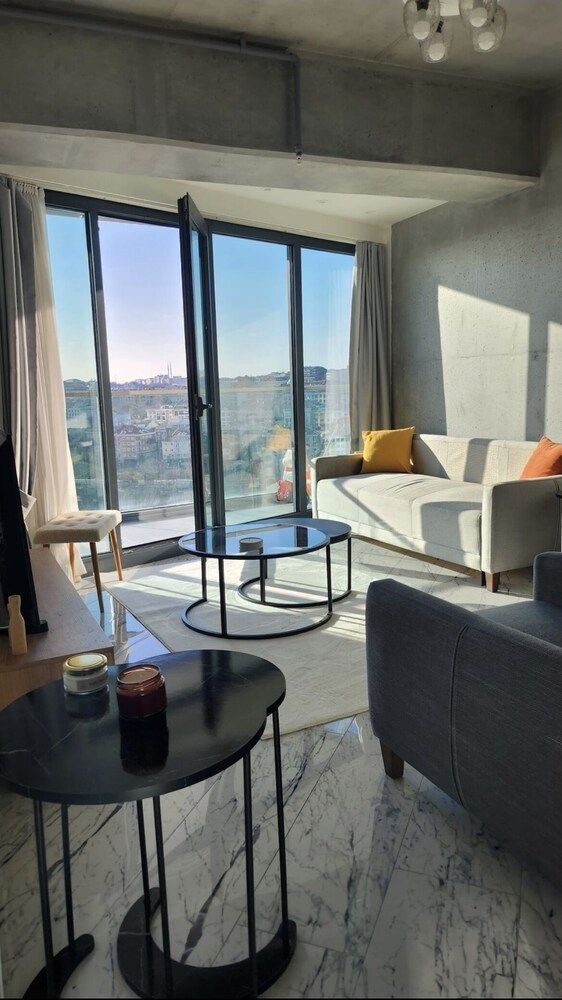 undefined Modern 2Bed Condo in Luxurious Building 8