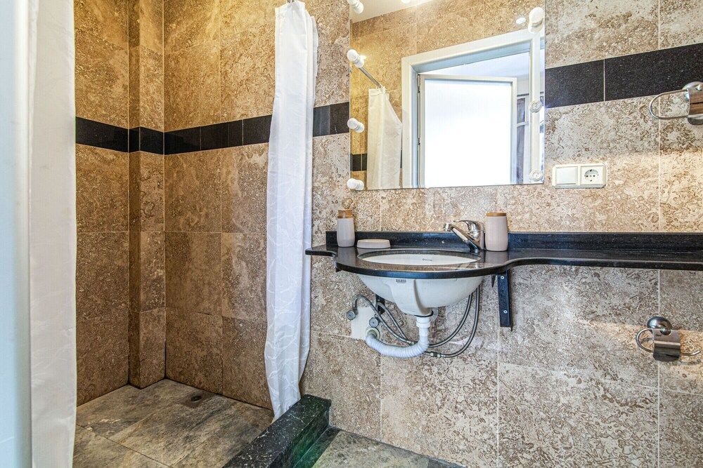 undefined Vibrant Flat With Excellent Location in Beyoglu 7