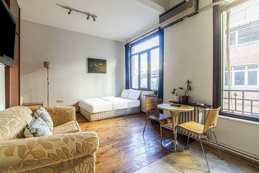 undefined Vibrant Flat With Excellent Location in Beyoglu