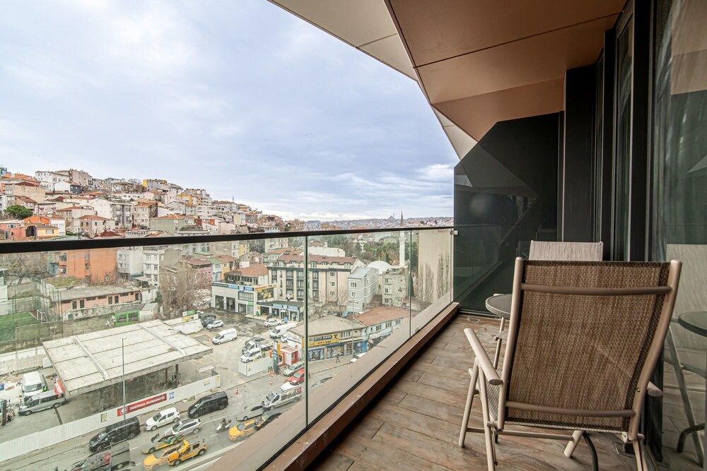undefined Modern Apartment in Beyoglu With Balcony 7