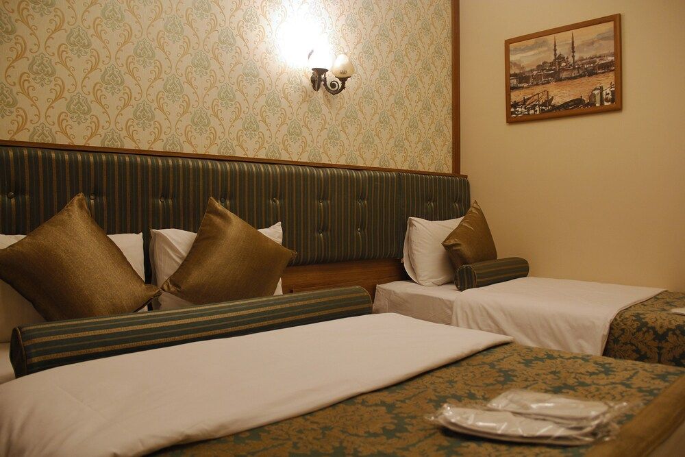 undefined Grand Gross Hotel 6