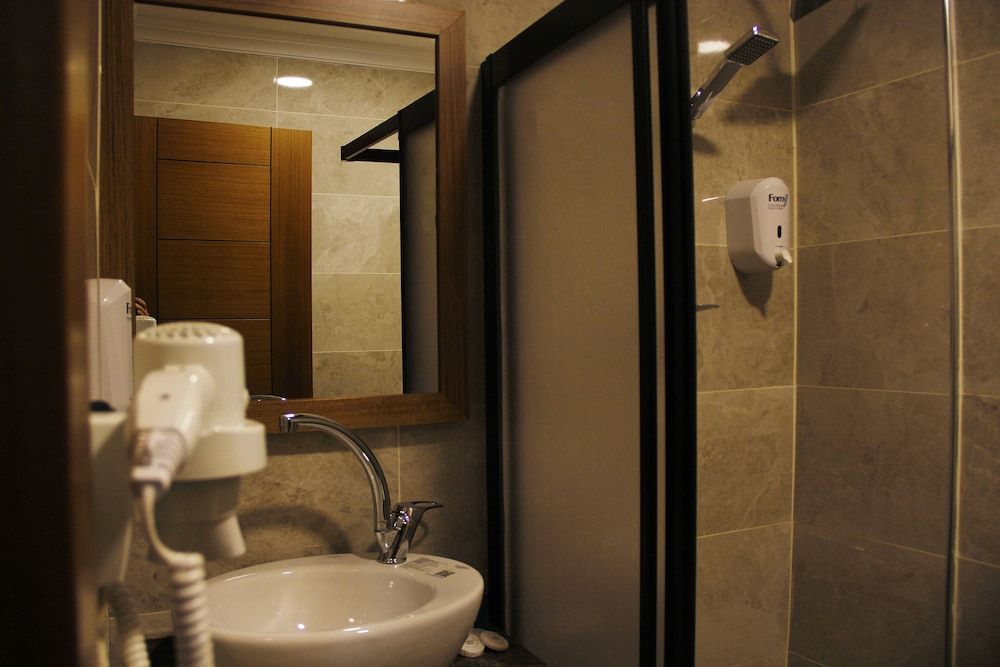 undefined Grand Gross Hotel 8