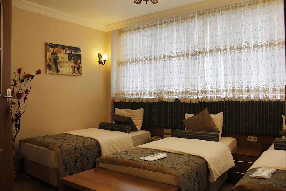 undefined Grand Gross Hotel 2