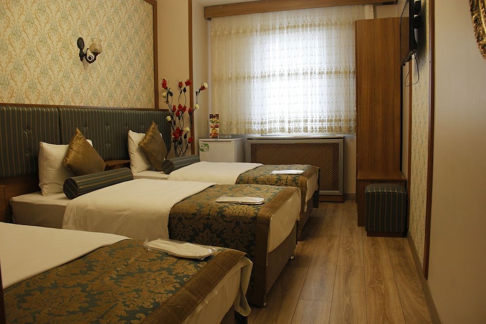 undefined Grand Gross Hotel 3