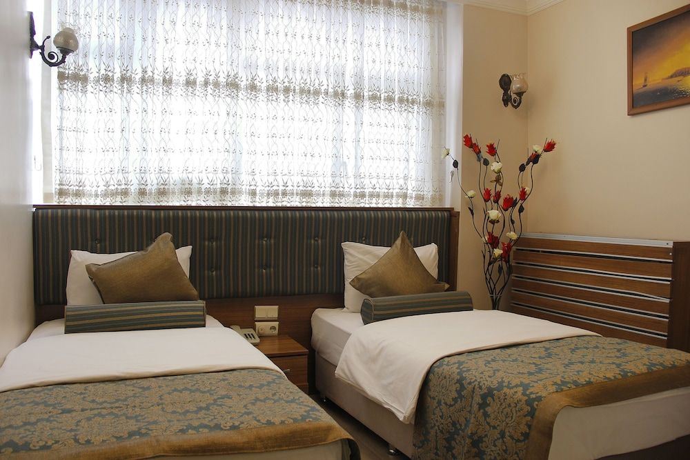 undefined Grand Gross Hotel 5