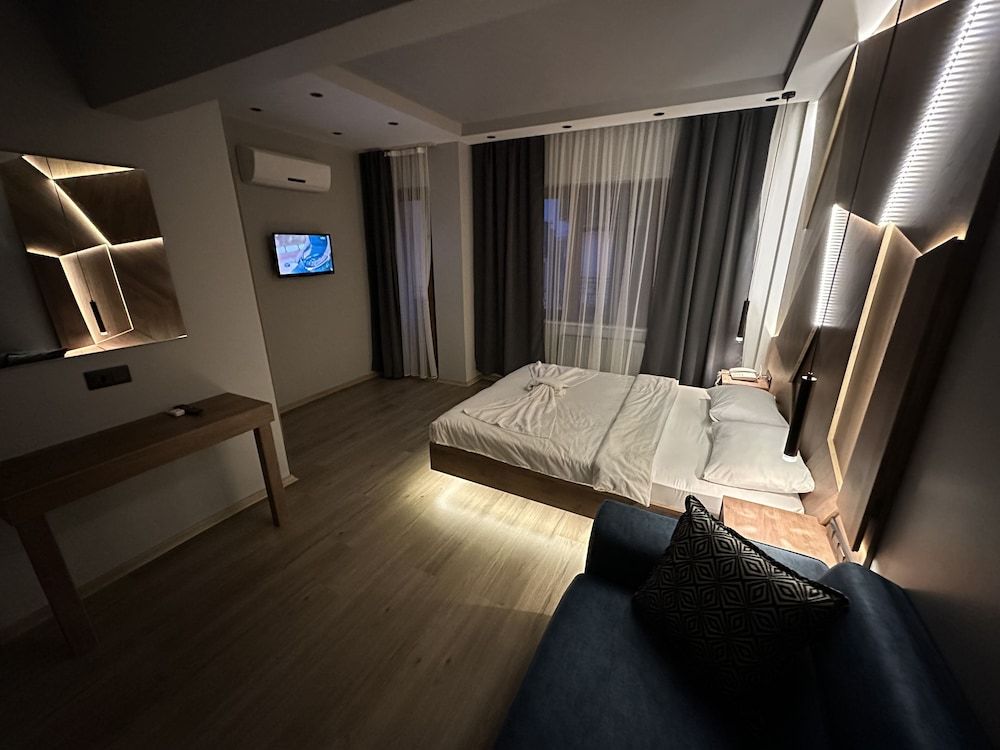 undefined Rose Suites 10