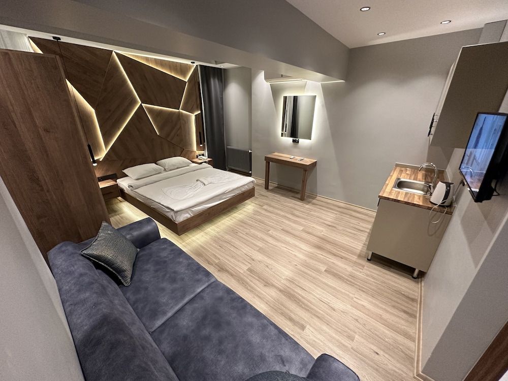 undefined Rose Suites 8