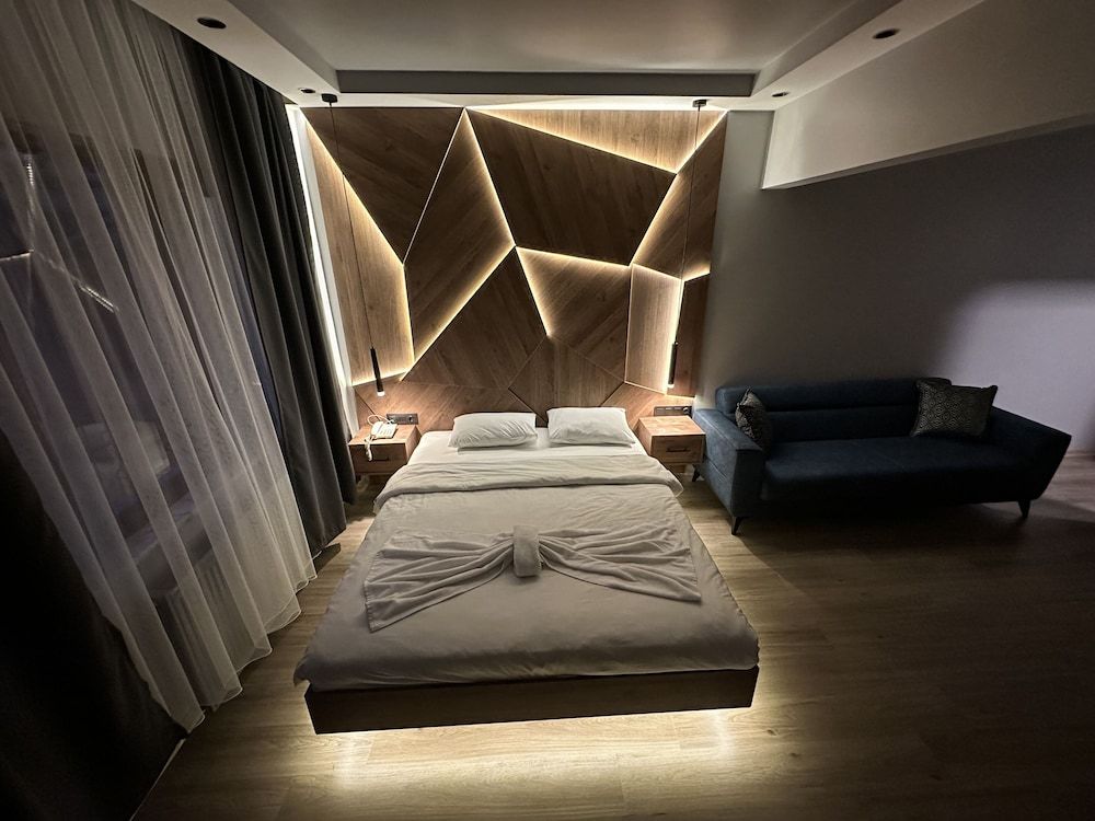 undefined Rose Suites 3