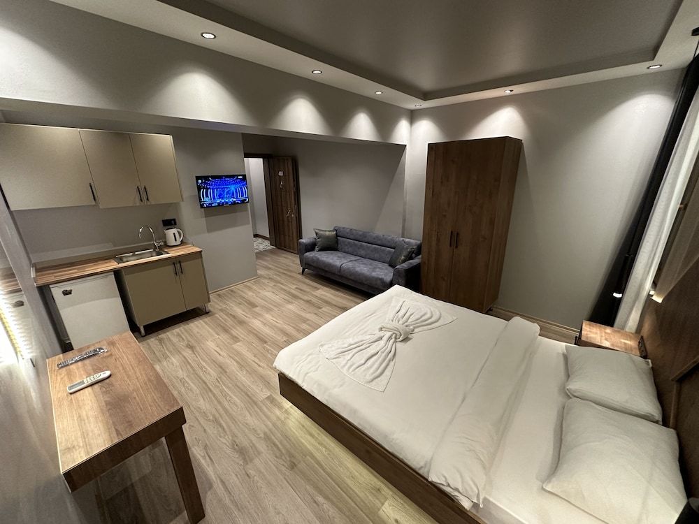 undefined Rose Suites 7