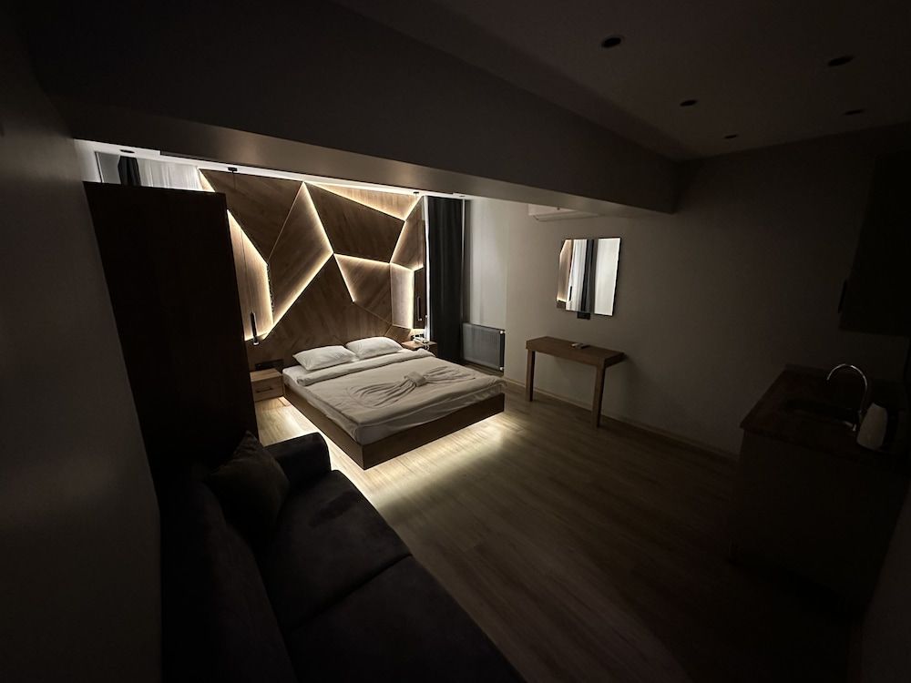 undefined Rose Suites 5