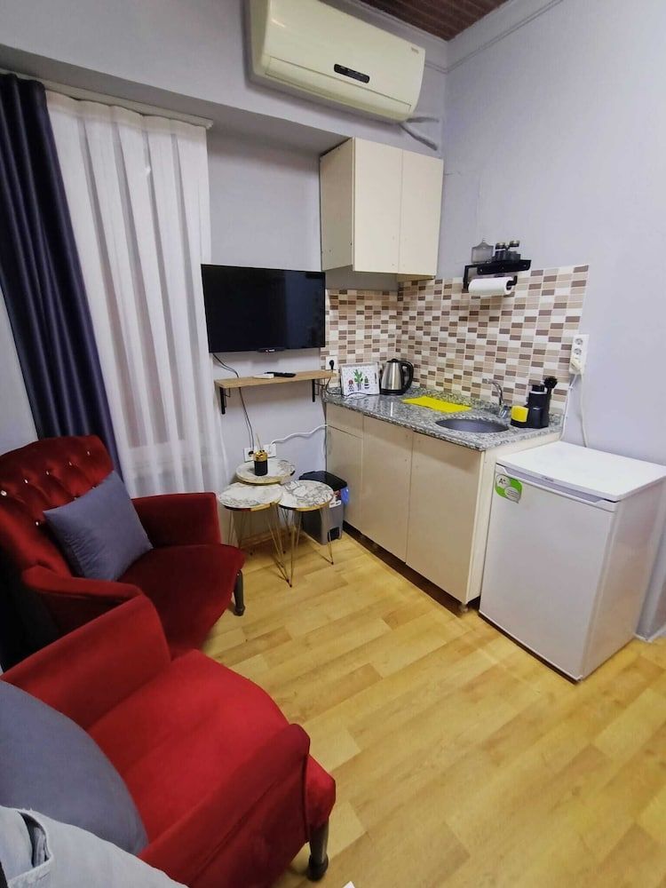 undefined TAKSİM RED SUİTS 5