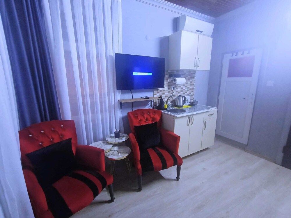 undefined TAKSİM RED SUİTS 8