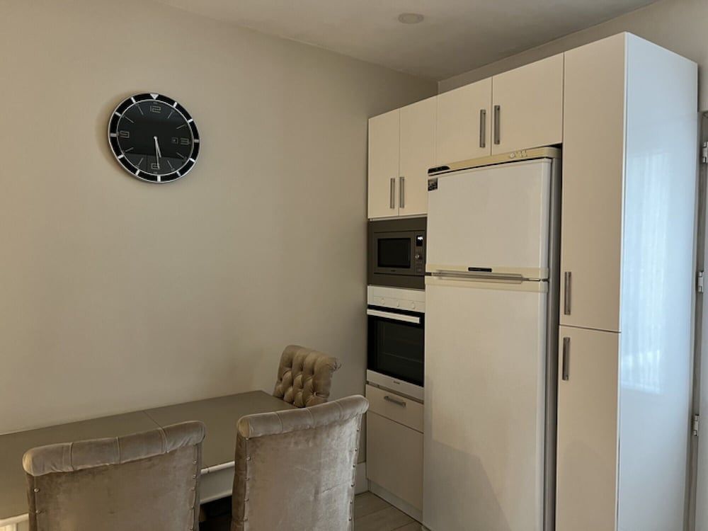 Sleek Flat Close to Osmanbey Metro Station Apartment 11