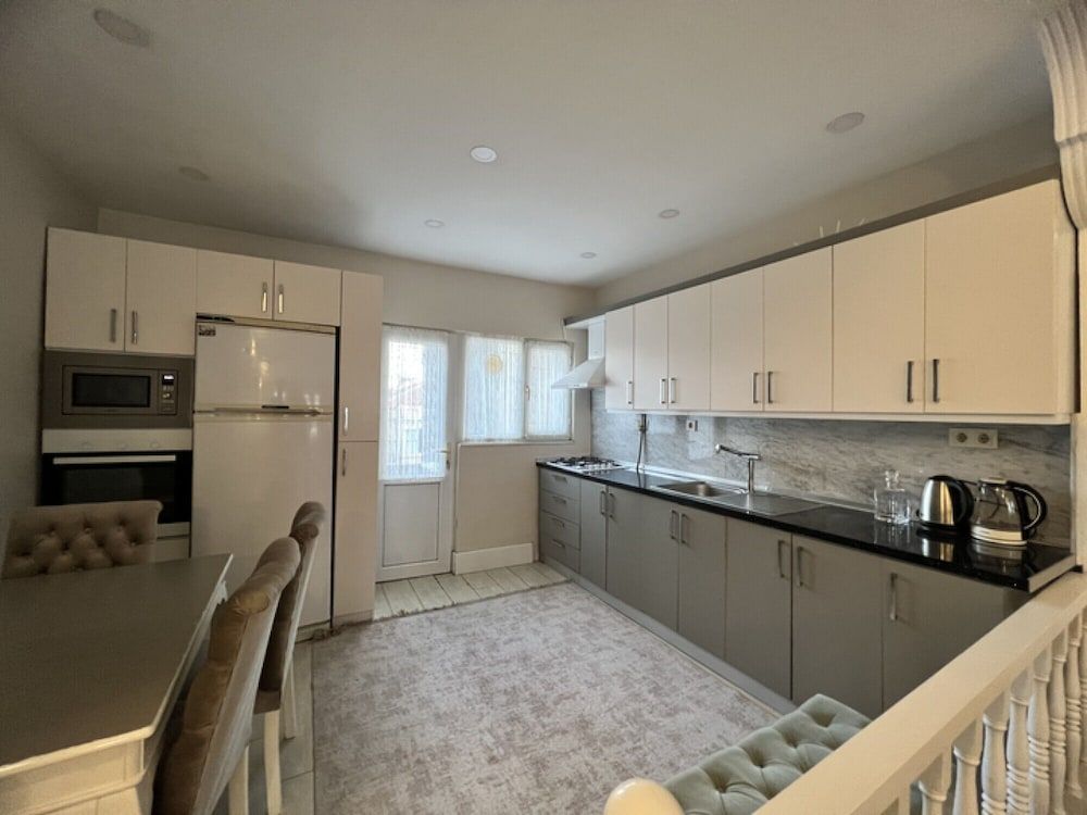 undefined Sleek Flat Close to Osmanbey Metro Station 4