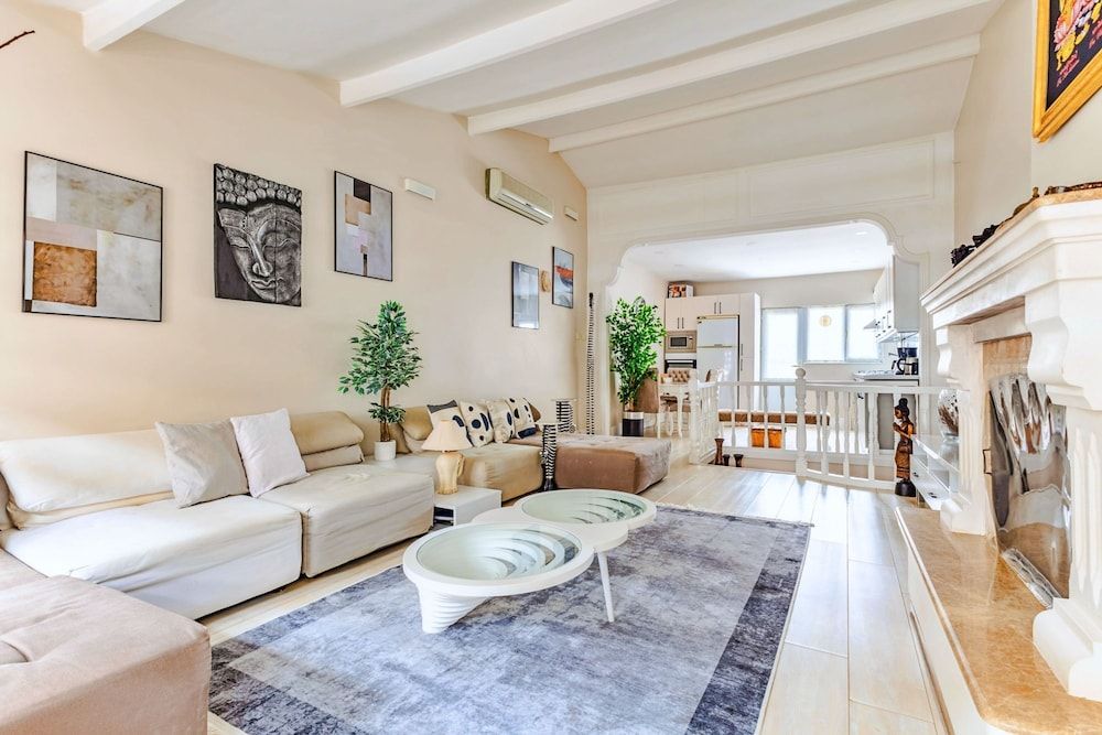 undefined Sleek Flat Close to Osmanbey Metro Station