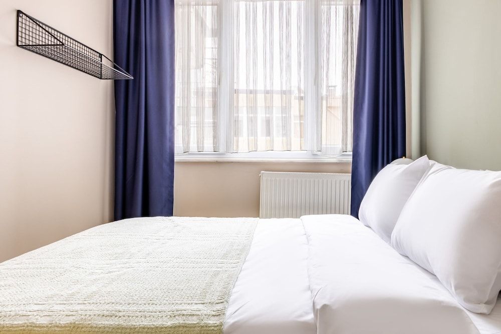 undefined Sleek Flat Close to Osmanbey Metro Station 9