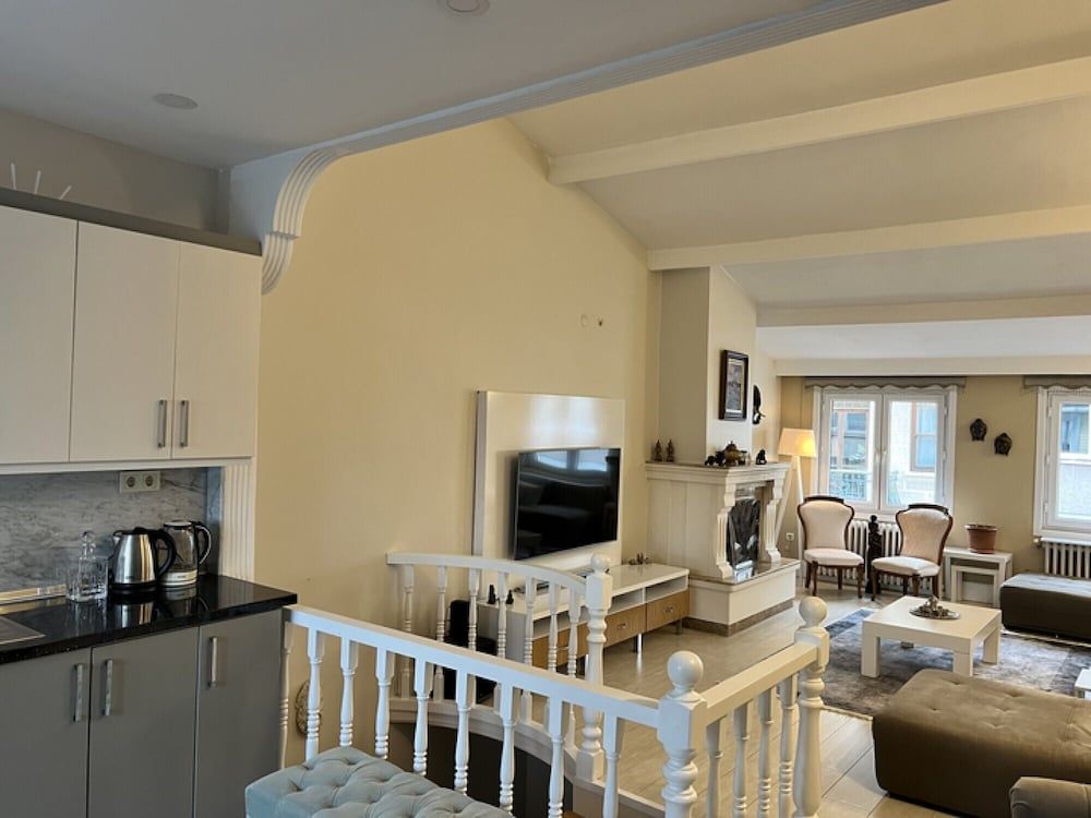 undefined Sleek Flat Close to Osmanbey Metro Station 3