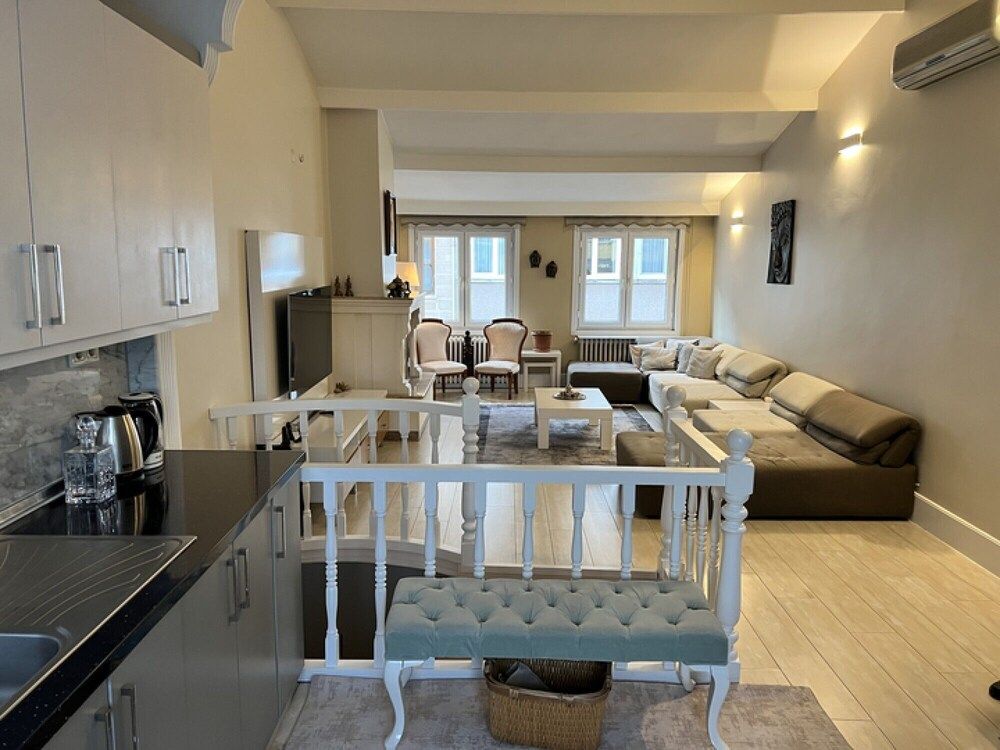 Sleek Flat Close to Osmanbey Metro Station Apartment 12