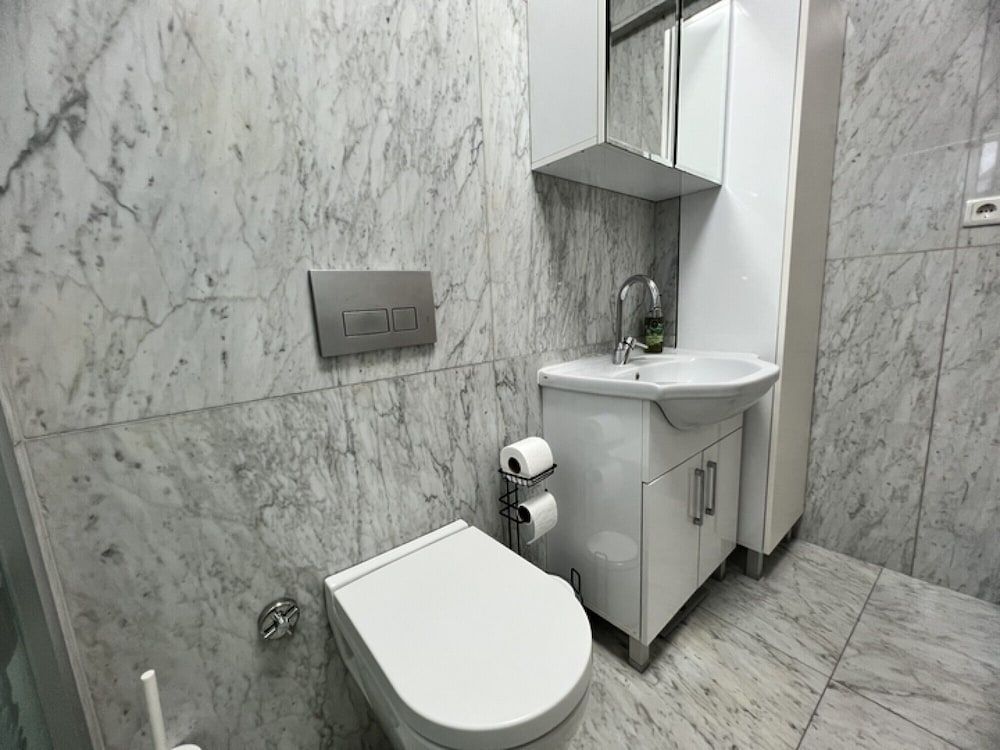 Sleek Flat Close to Osmanbey Metro Station Apartment 7