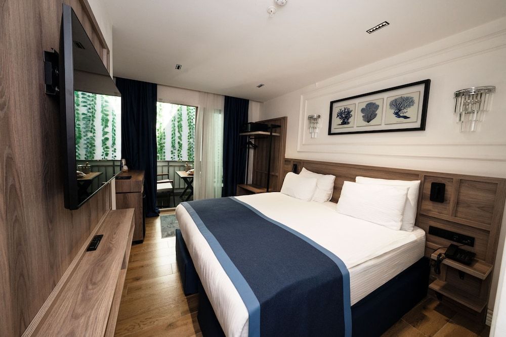 undefined Mona Bosphorus 2