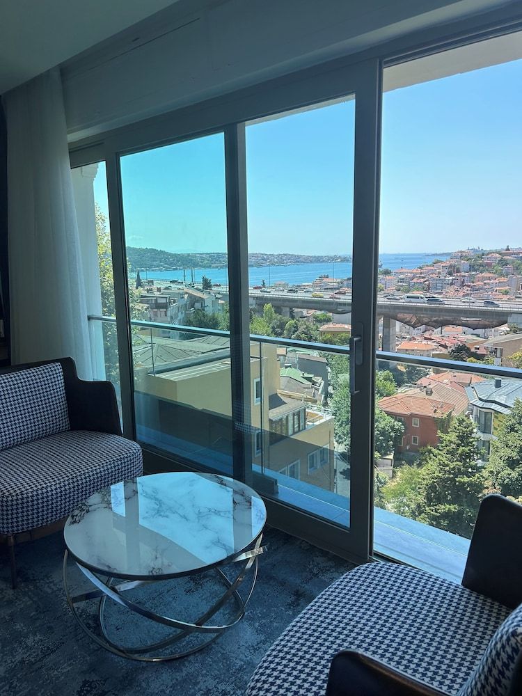 undefined Mona Bosphorus 5