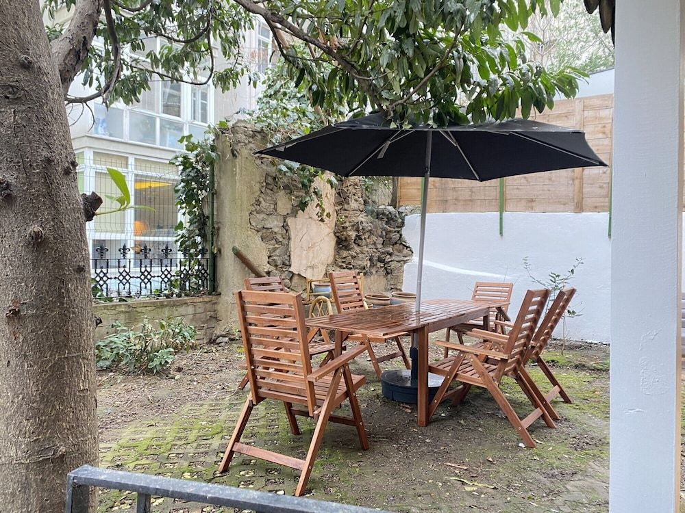 Sleek and Central Flat With Backyard in Sisli Apartment 12