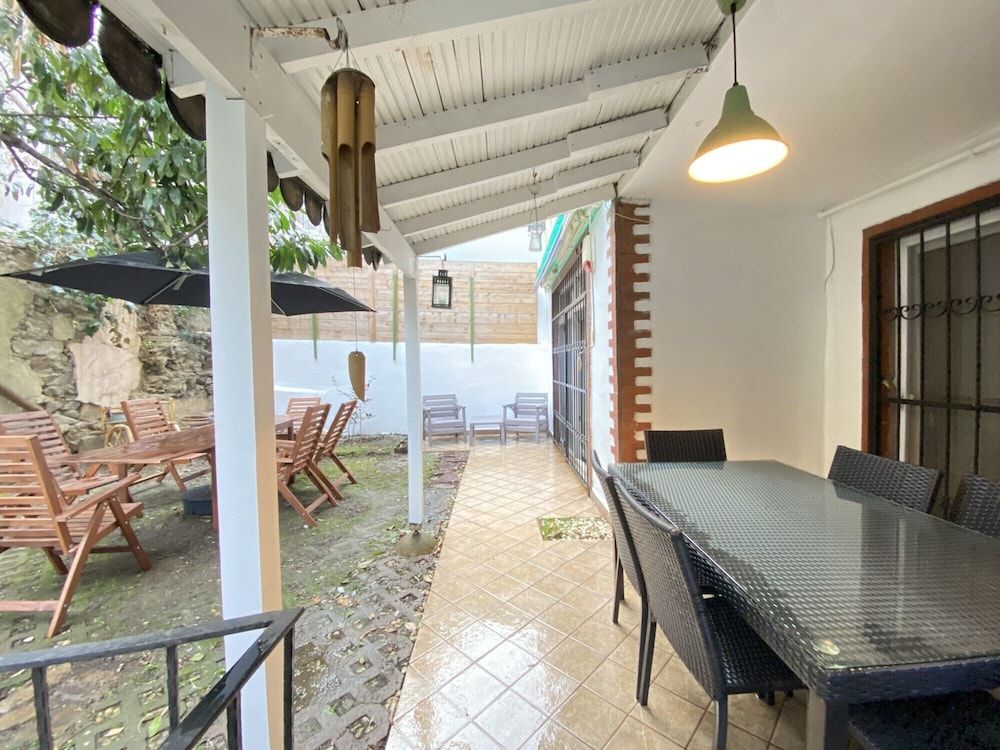 undefined Sleek and Central Flat With Backyard in Sisli 9