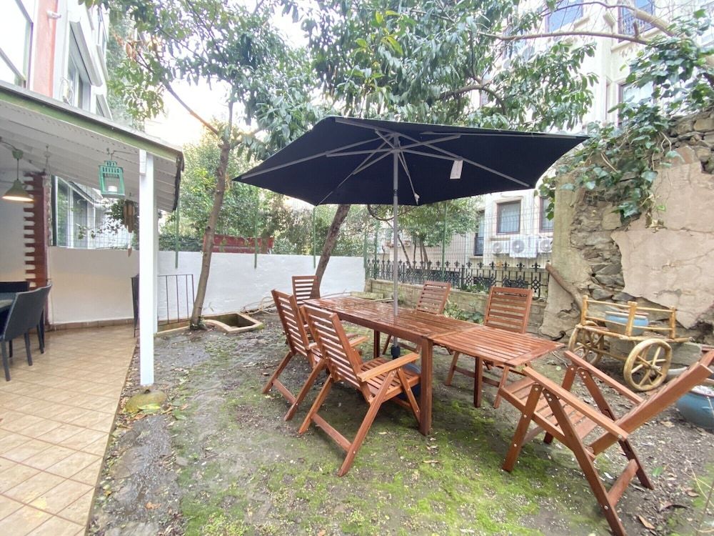 undefined Sleek and Central Flat With Backyard in Sisli 7