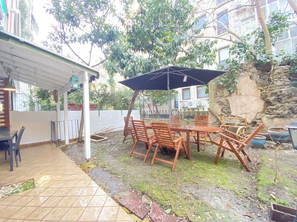 undefined Sleek and Central Flat With Backyard in Sisli 6