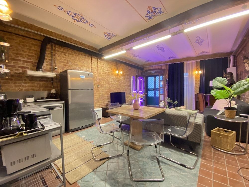 undefined Centrally Located Historical Flat in Beyoglu 7