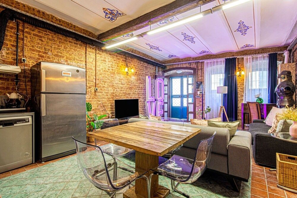 undefined Centrally Located Historical Flat in Beyoglu 2
