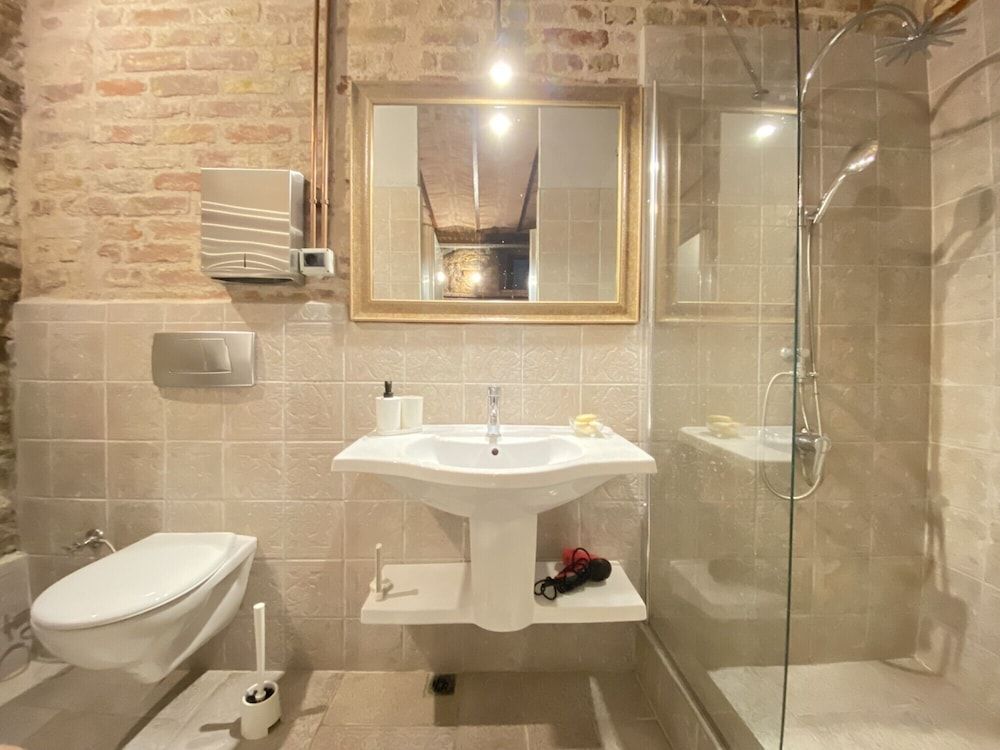 Centrally Located Historical Flat in Beyoglu Apartment 6