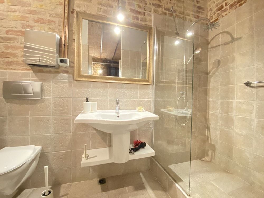 Centrally Located Historical Flat in Beyoglu Apartment 7